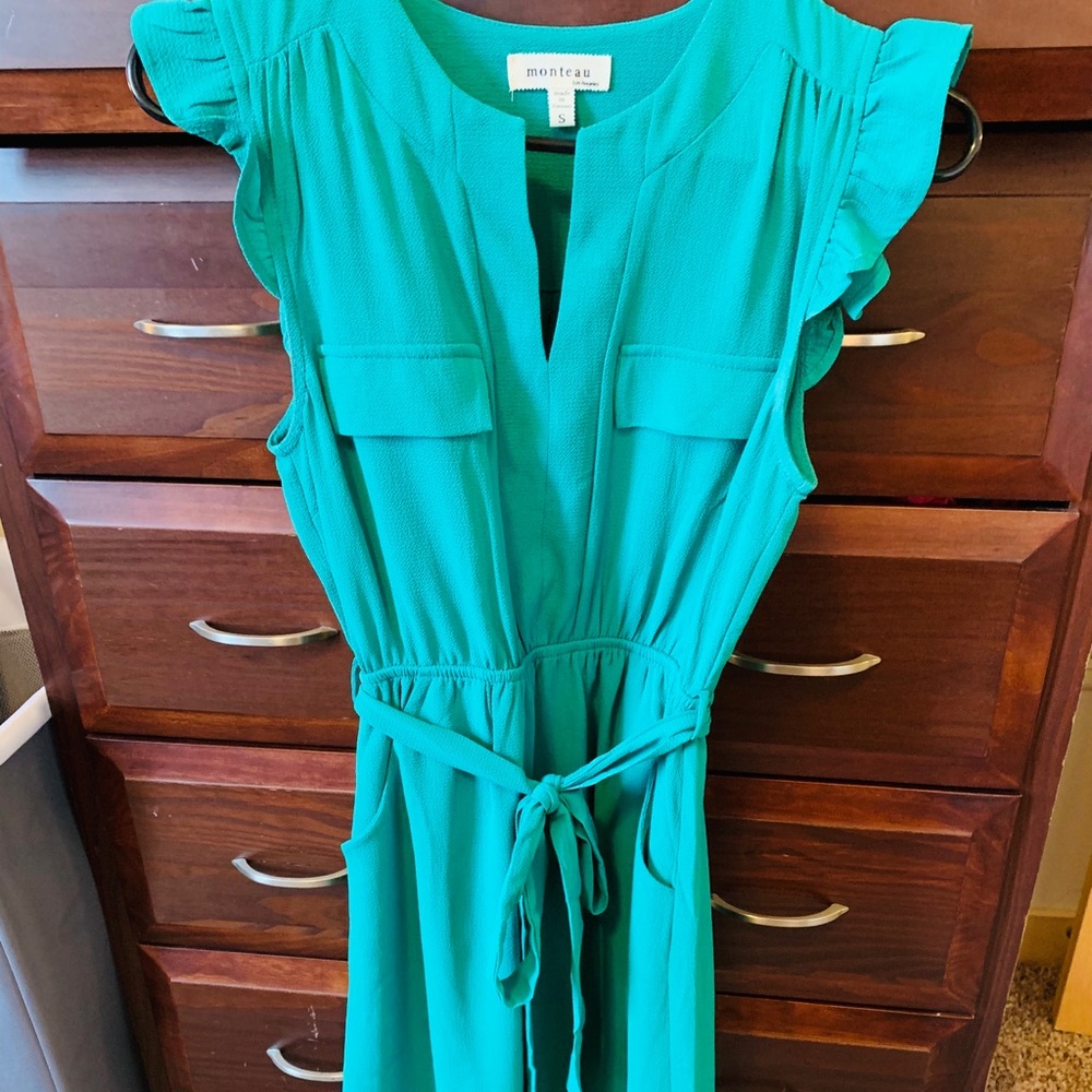 Green Knee-Length Dress w/ Pockets